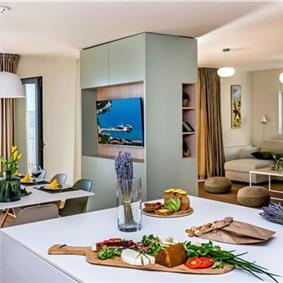 3 Bedroom Seaview Villa with Indoor heated Pool near Omis, Sleeps 6